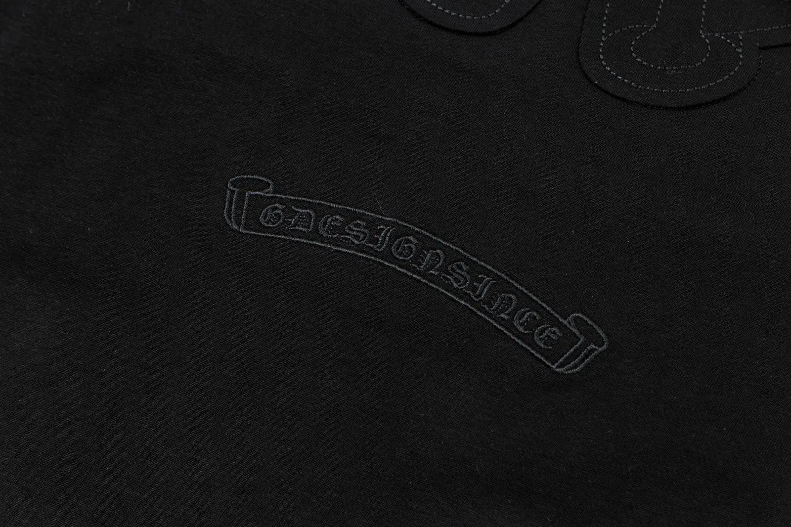 🅿️200 [CH Crow Heart] 2025FW short-sleeved T-shirt, patch embroidery, high-end 26s double yarn 300g fabric, heavy fabric, custom stretcher rib, same cylinder and dye, complete three standards, same style for men and women, color: black, white, size: S M L XL 2XL